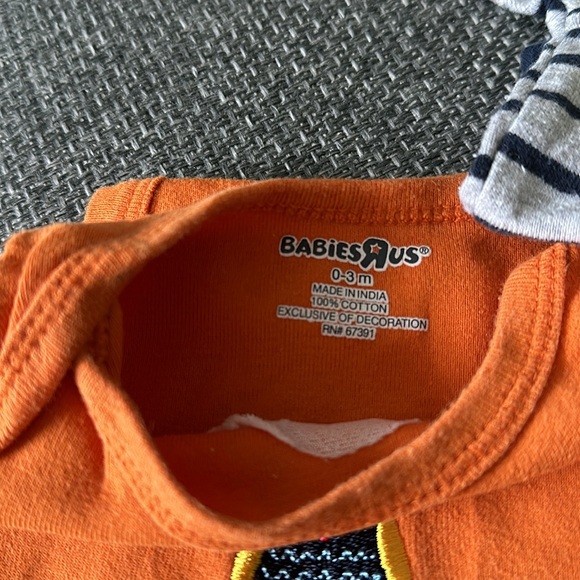 Set of 4 onesies with animals, Size 0-3 months - Picture 3 of 3